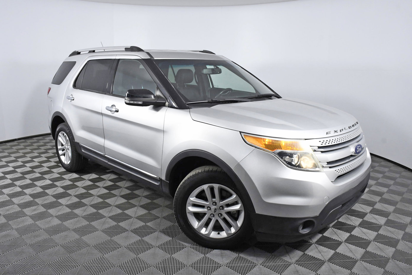 Pre-Owned 2015 Ford Explorer XLT 4WD Sport Utility
