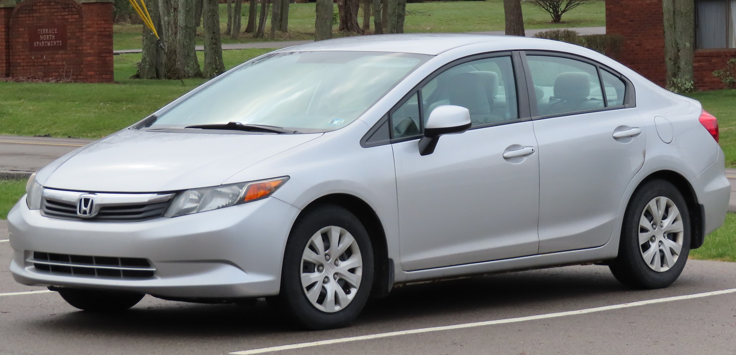 File:2012 Honda Civic LX sedan.jpg - Wikimedia Commons