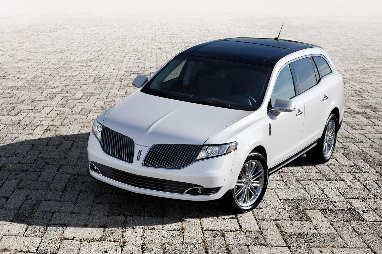2014 Lincoln MKT: Review, Trims, Specs, Price, New Interior Features,  Exterior Design, and Specifications | CarBuzz