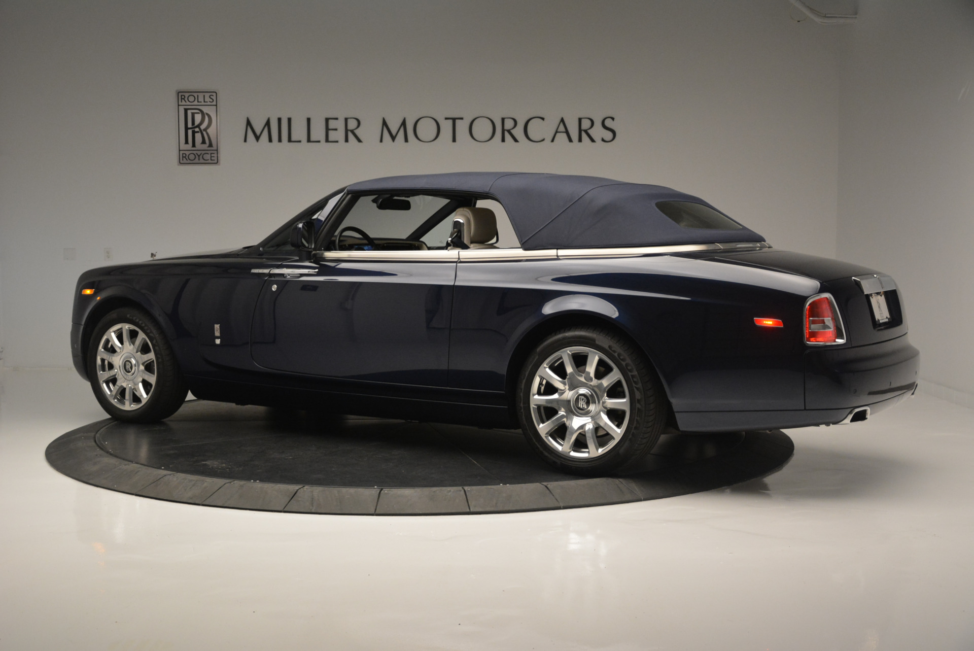 Pre-Owned 2014 Rolls-Royce Phantom Drophead Coupe For Sale (Special  Pricing) | Pagani of Greenwich Stock #7644