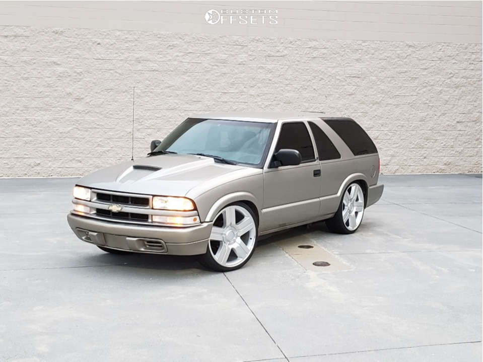 2003 Chevrolet Blazer with 22x9 OE Performance 147 and 255/30R22 Delinte D8  Desert Storm and Lowered 4F / 6R | Custom Offsets