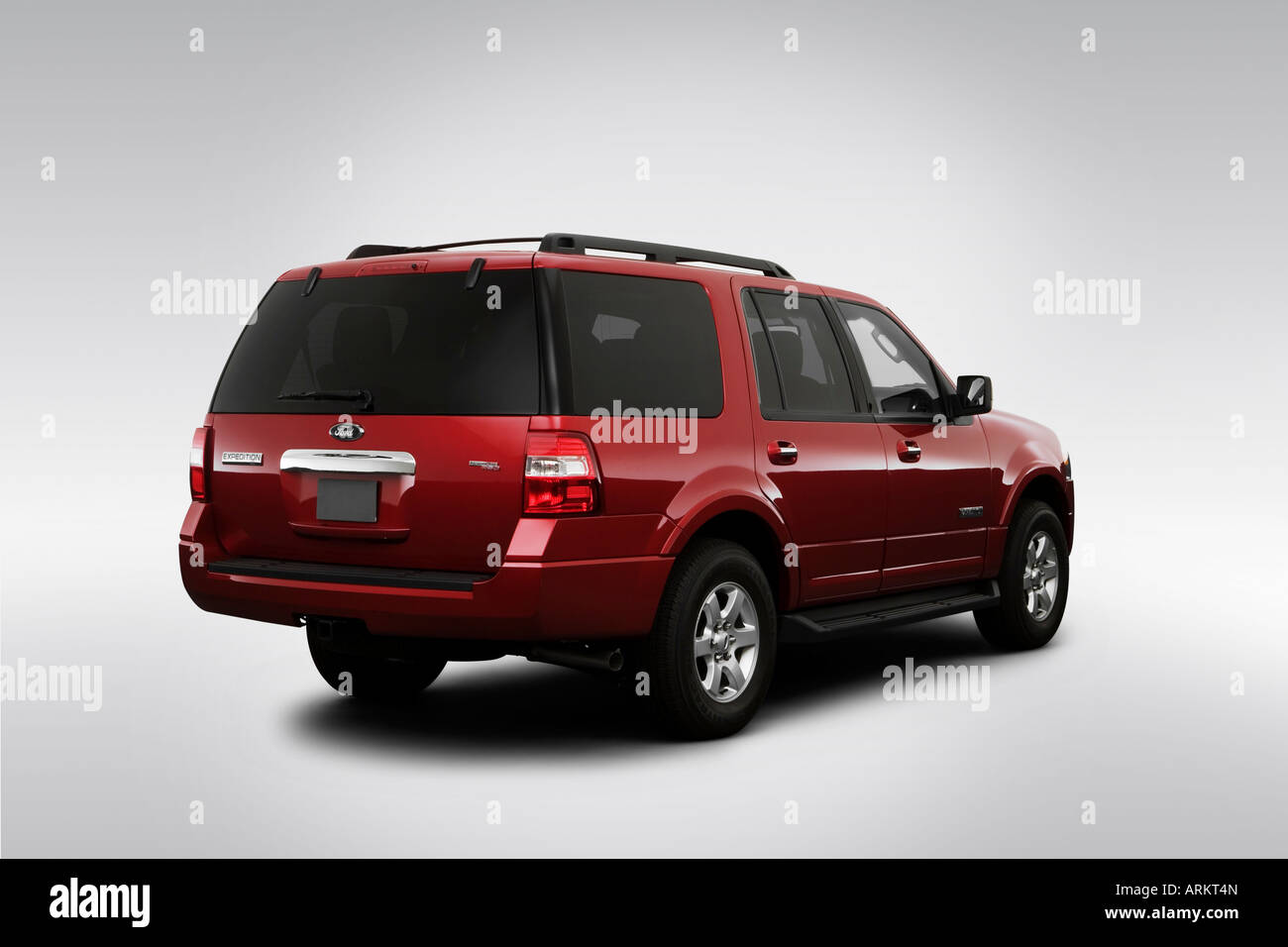 2008 Ford Expedition XLT in Red - Rear angle view Stock Photo - Alamy