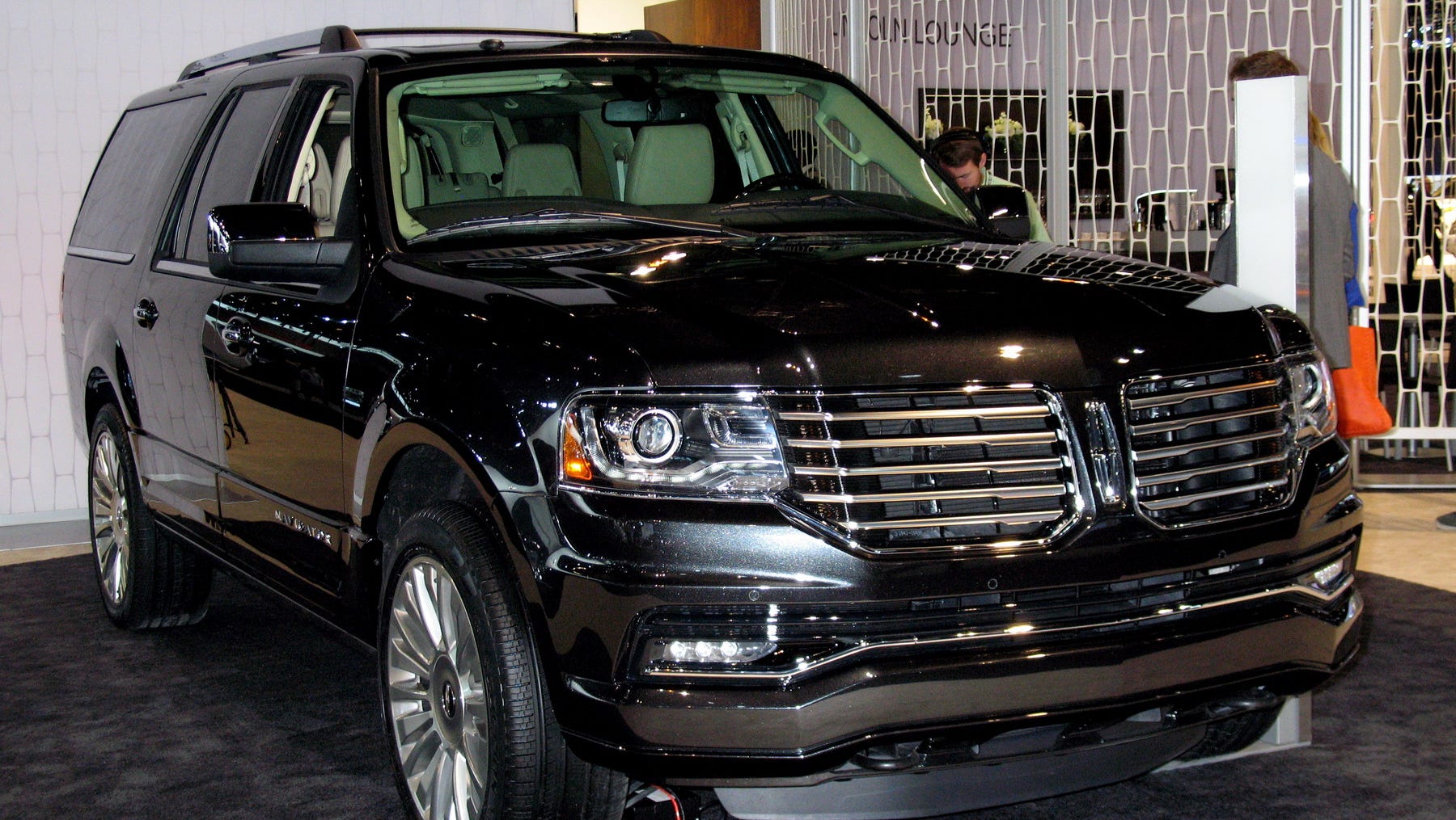 New look for 2015 Lincoln Navigator SUV