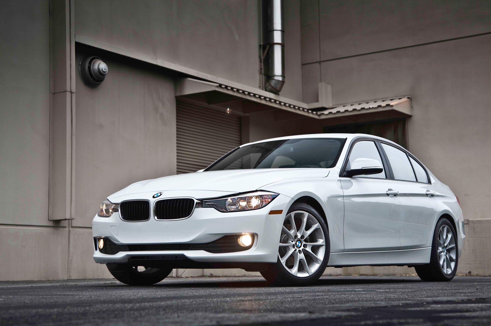 2013 BMW F30 320i Test Drive by MotorTrend - autoevolution