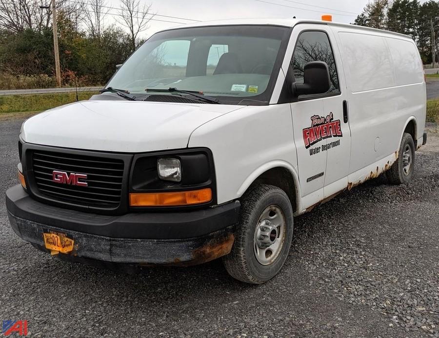Auctions International - Auction: Town of Fayette Hwy-NY #19733 ITEM: 2003  GMC Savana 2500 Van