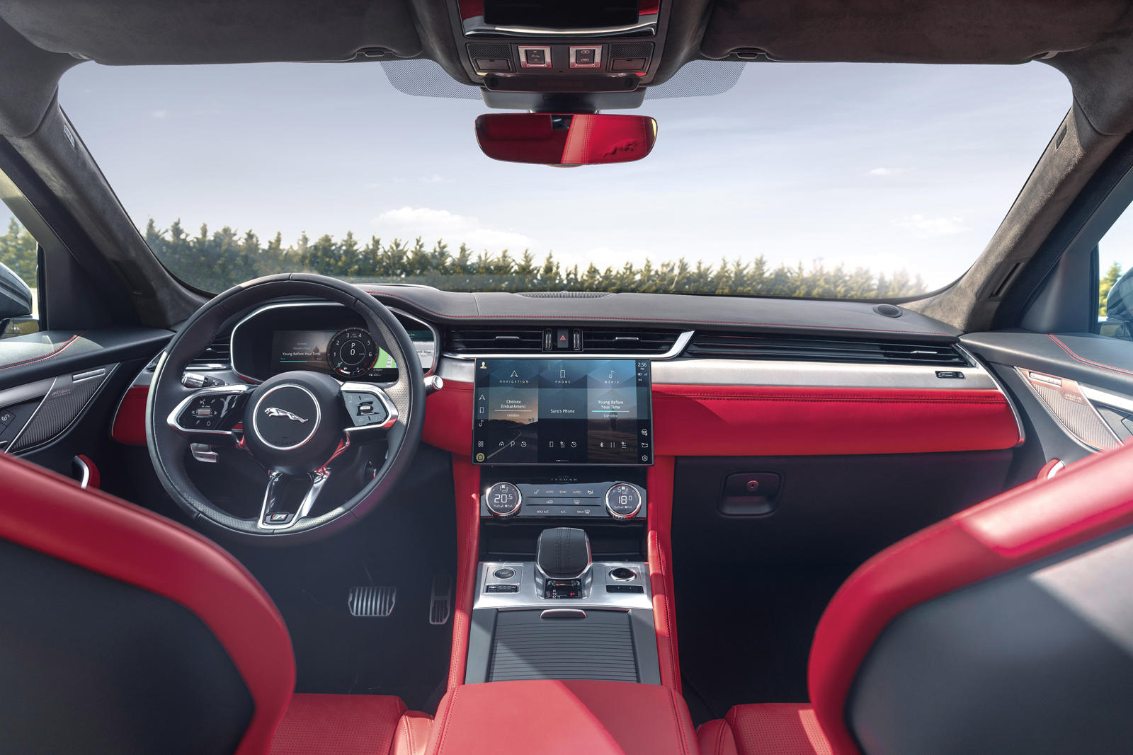 2023 Jaguar F-Pace Interior Dimensions: Seating, Cargo Space & Trunk Size -  Photos | CarBuzz