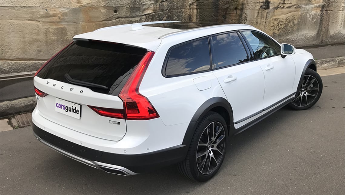 Volvo V90 Cross Country 2020 review | CarsGuide