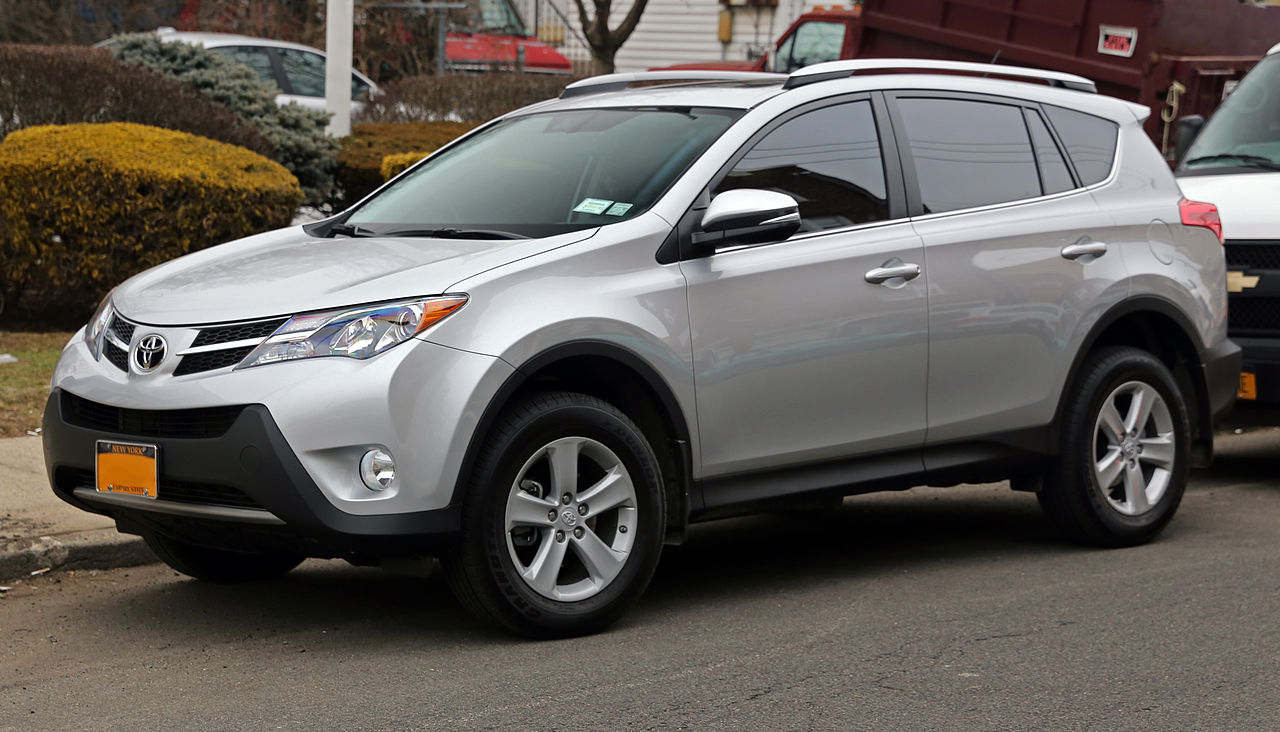 File:2013 Toyota RAV4 XLE AWD front left.jpg - Wikimedia Commons