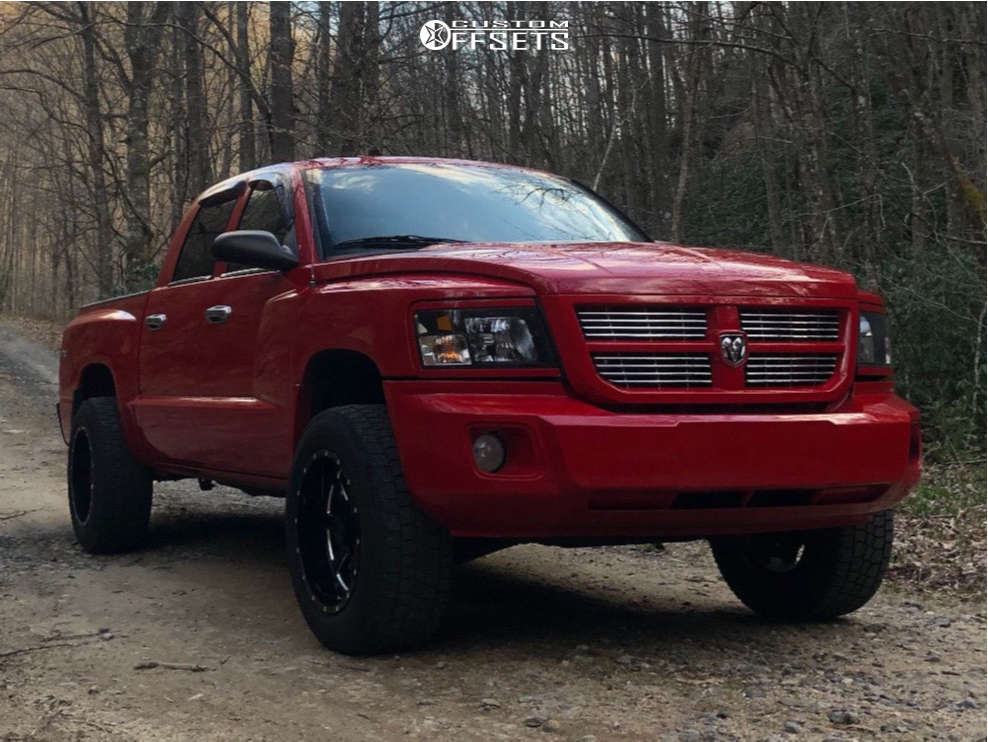 2010 Dodge Dakota with 18x10 -24 Tuff T15 and 265/60R18 Hercules Avalanche  X-treme and Leveling Kit | Custom Offsets