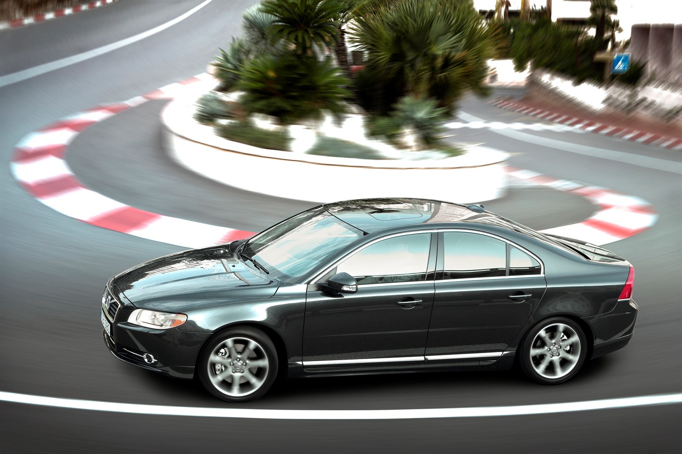 The refreshed Volvo S80 - first class exclusiveness and driving properties  - Volvo Cars Global Media Newsroom