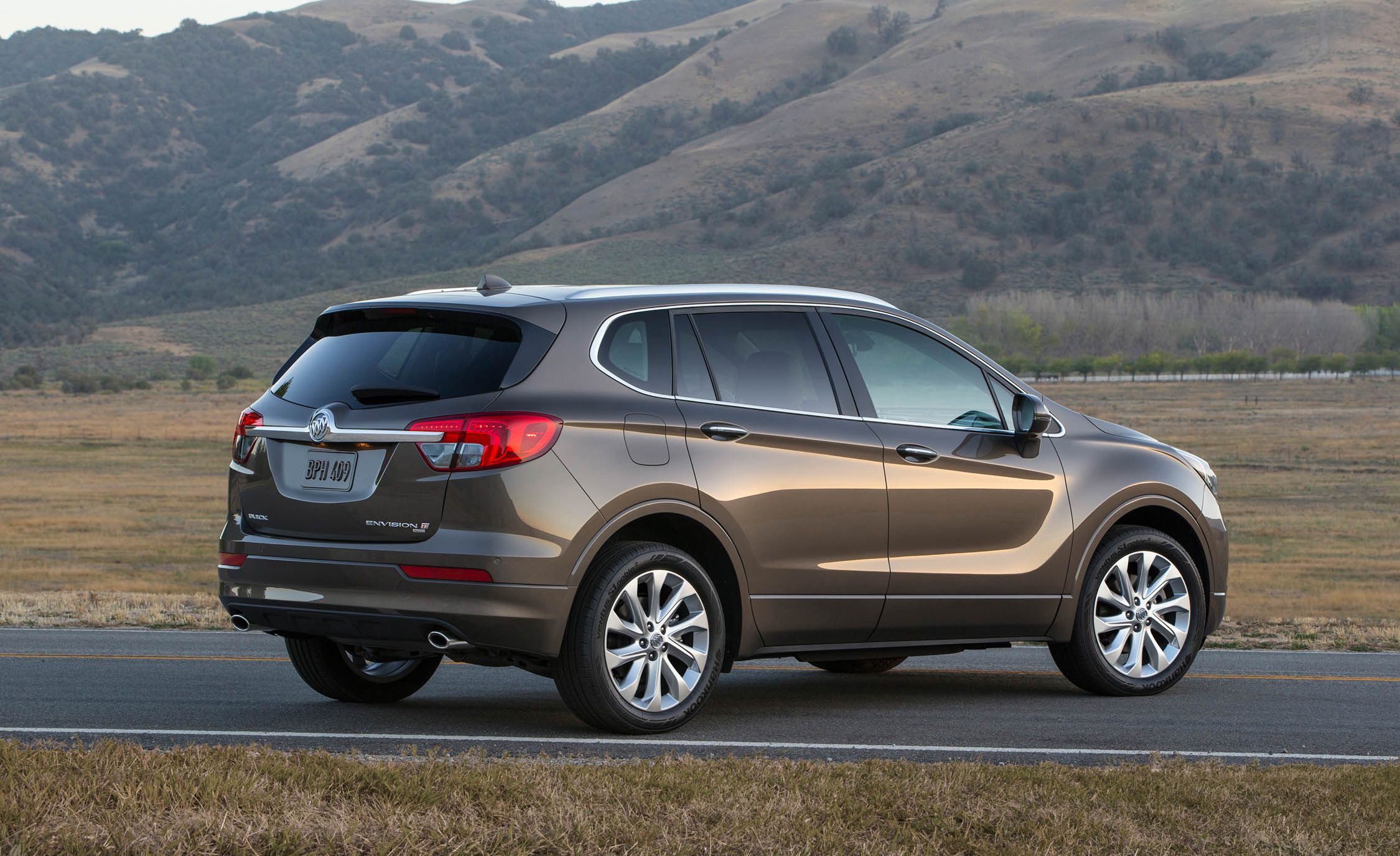 2017 Buick Envision Review, Pricing, and Specs