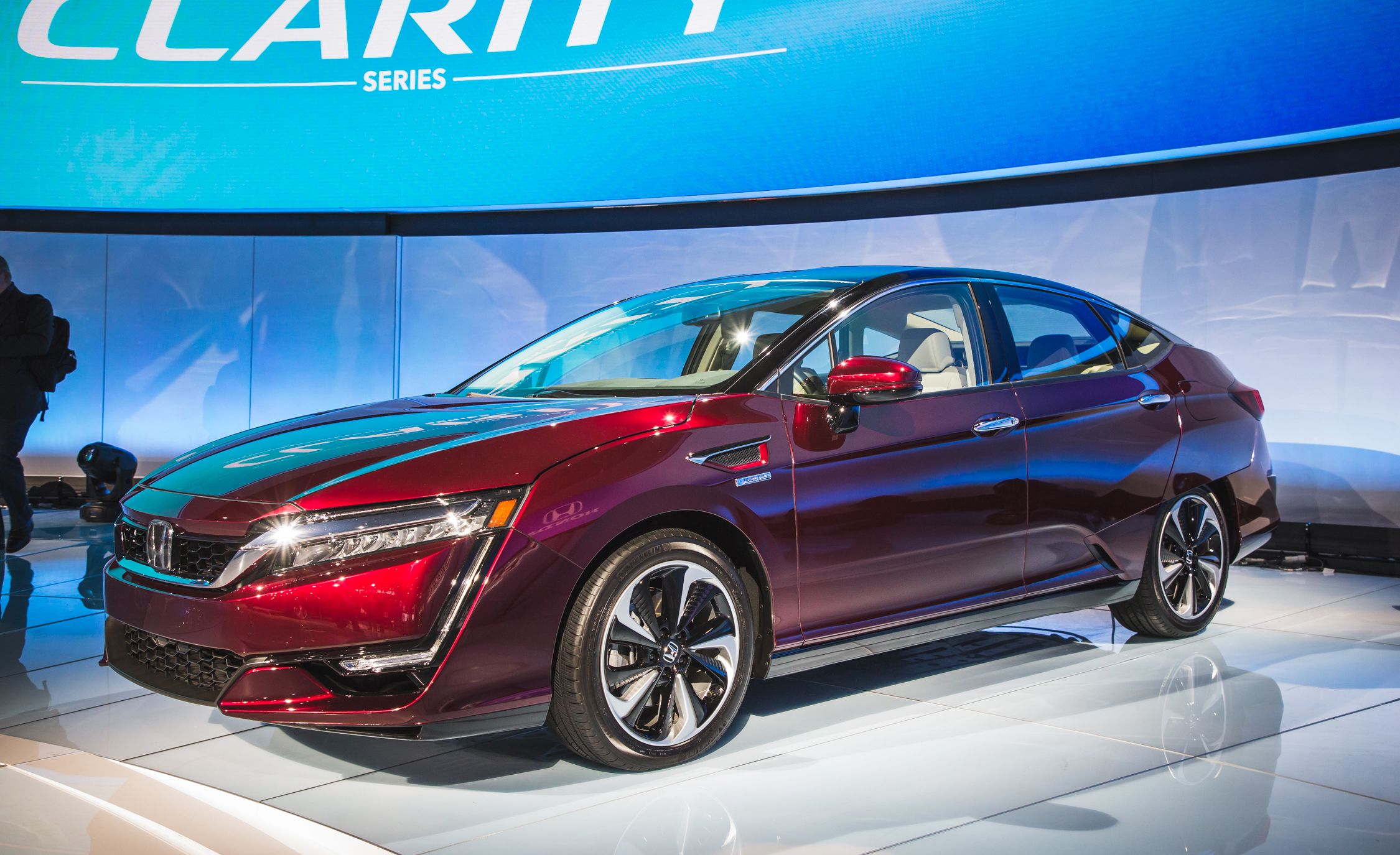 2018 Honda Clarity Electric and Plug-in Hybrid Photos and Info| News | Car  and Driver