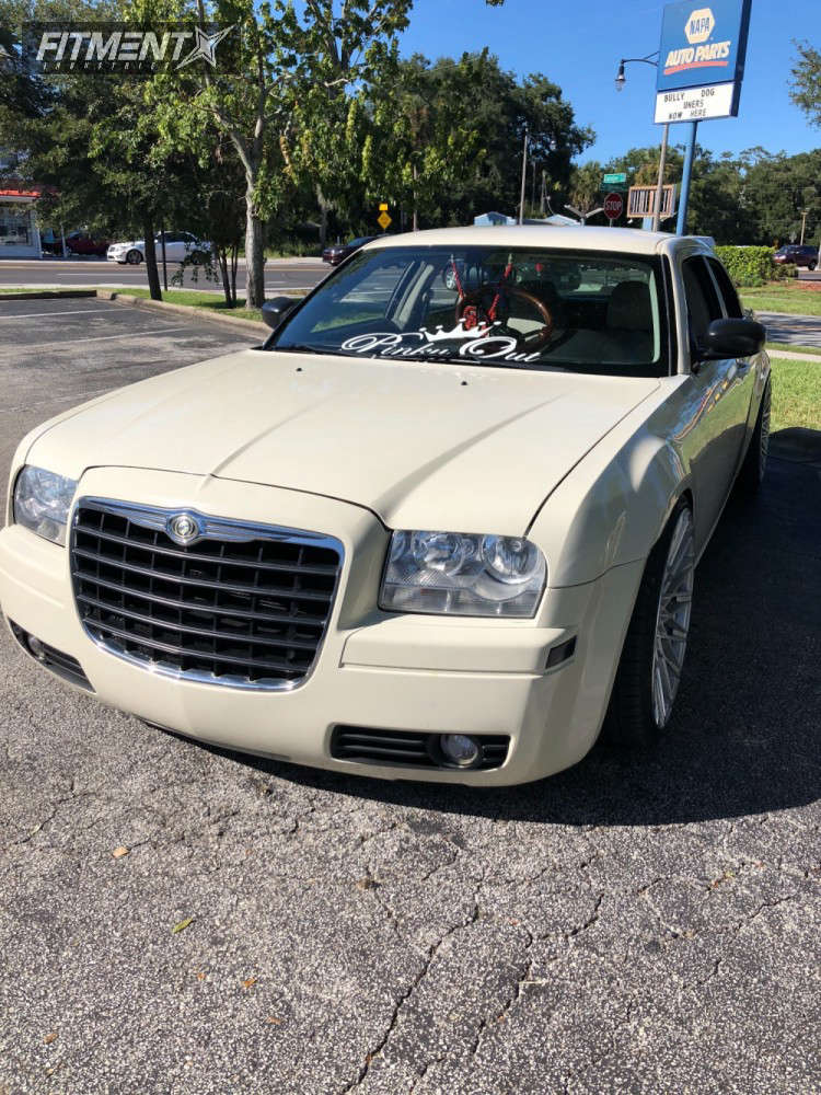 2007 Chrysler 300 with 22x10.5 Rosso Skism and Nexen 265x30 on Lowering  Springs | 456641 | Fitment Industries