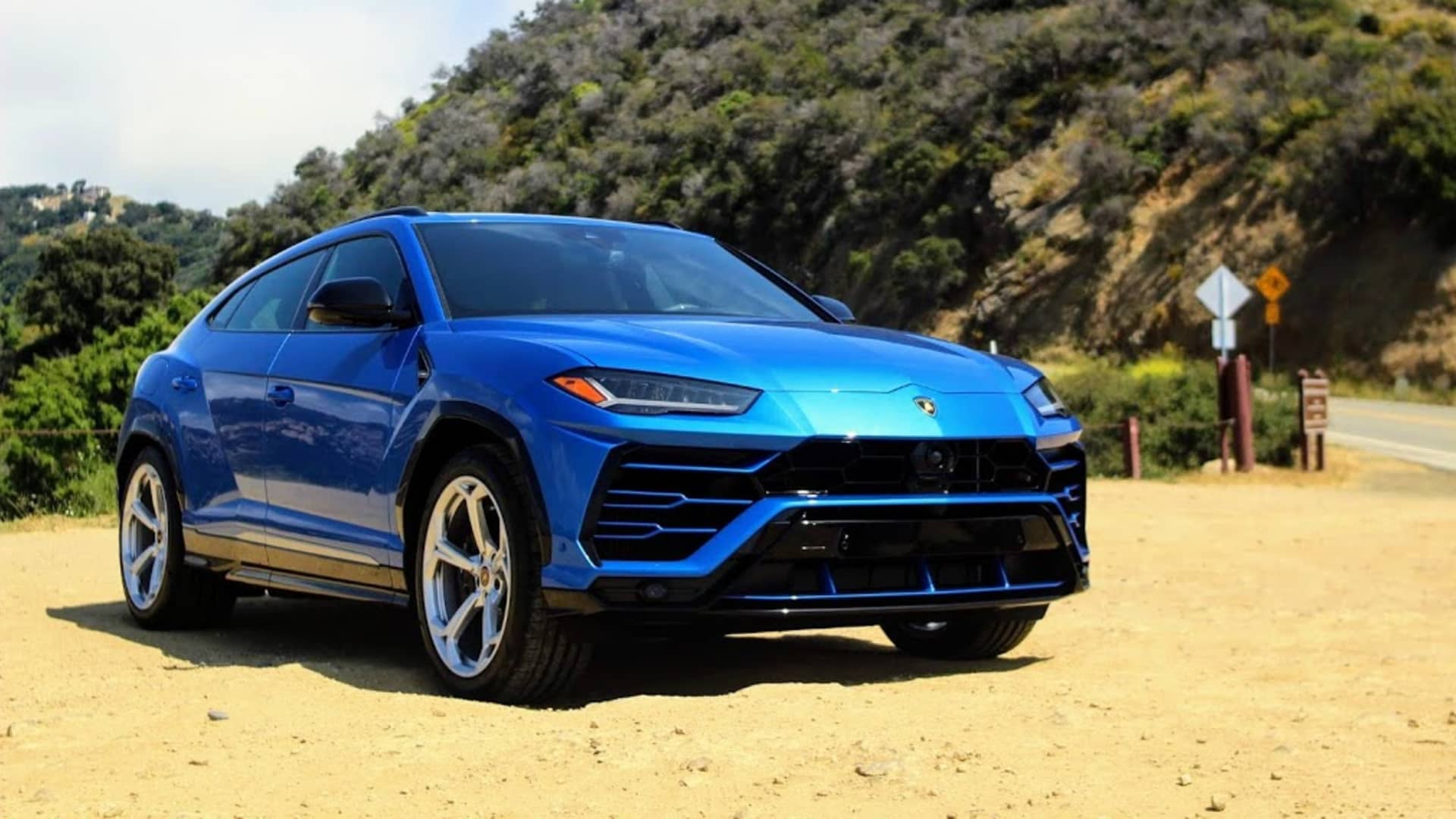 Review: The 2019 Lamborghini Urus is a $200,000 fire-breathing super SUV