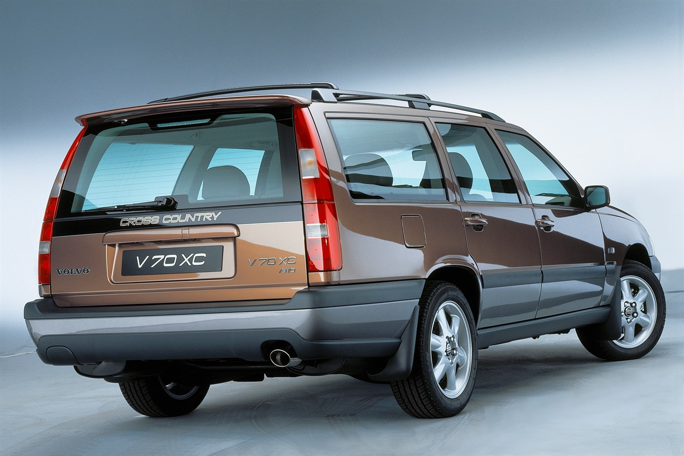 VOLVO V70 GEN I/V70XC (1996-2000) - Volvo Car USA Newsroom