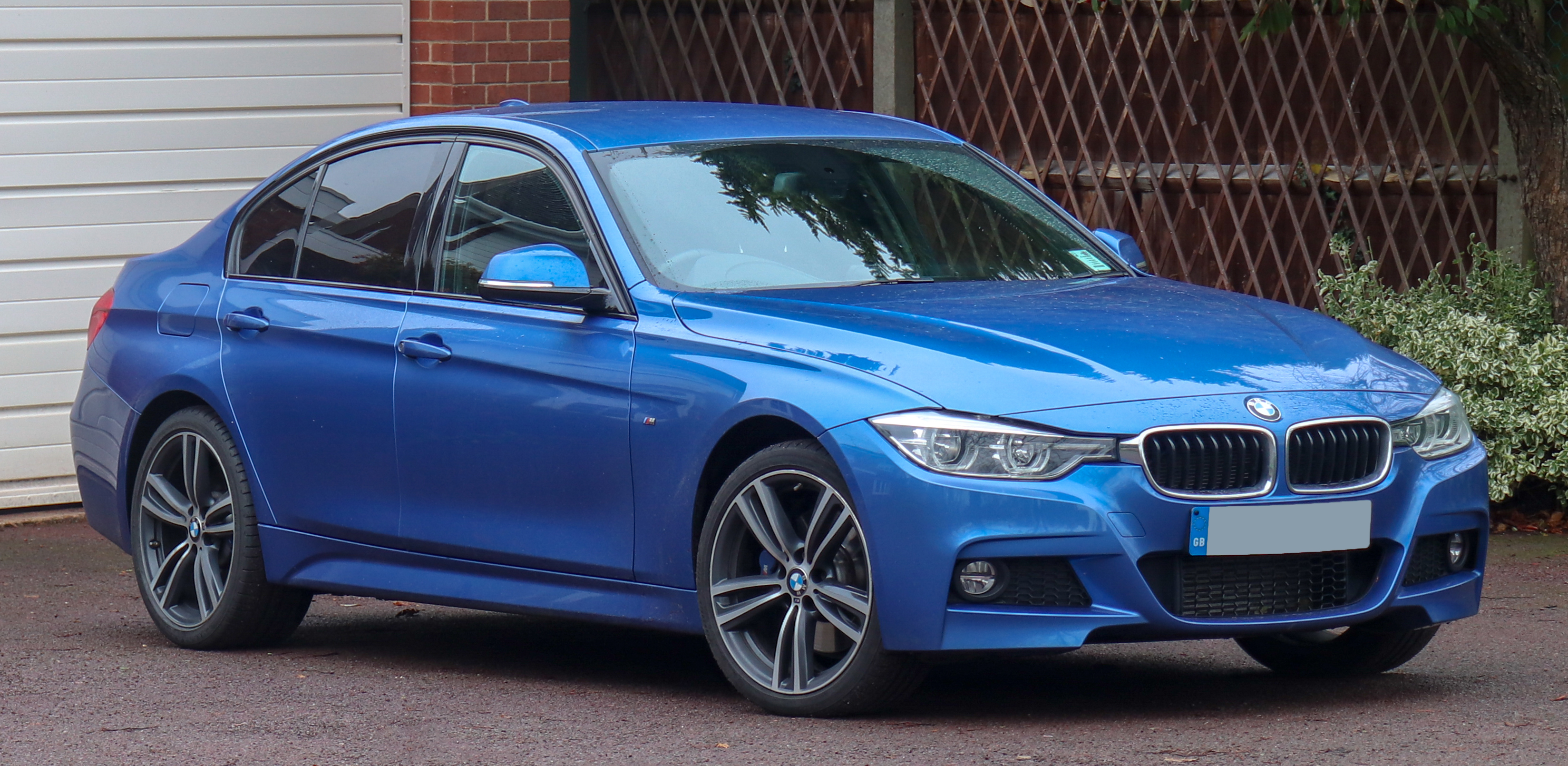 File:2016 BMW 320d xDrive M Sport Automatic 2.0.jpg - Wikimedia Commons