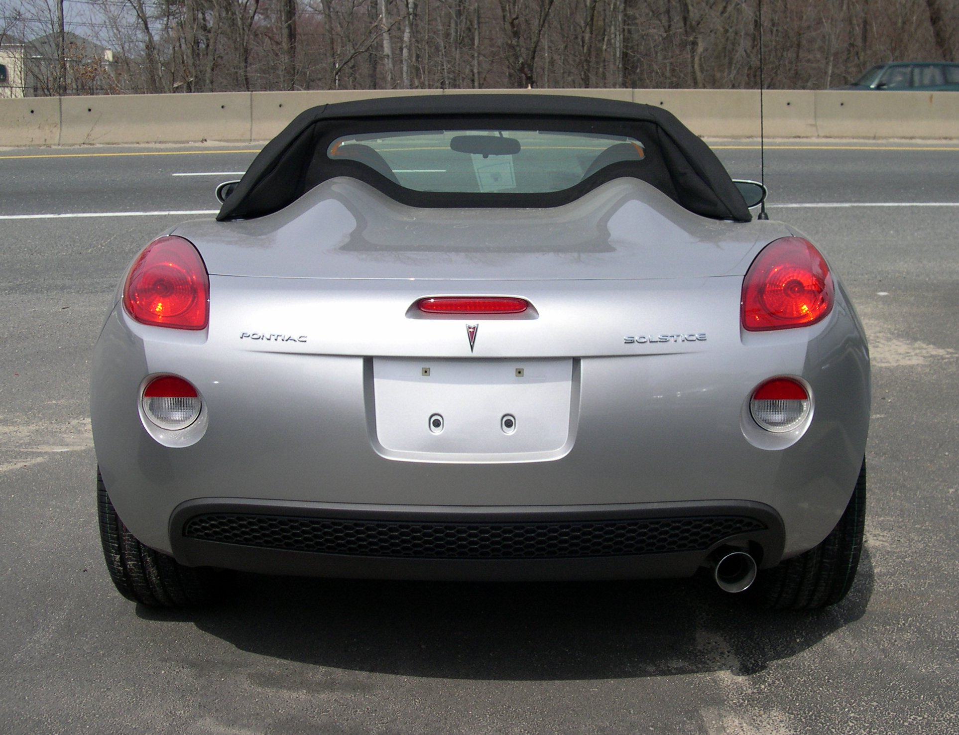 File:2006 Pontiac Solstice back.jpg - Wikimedia Commons