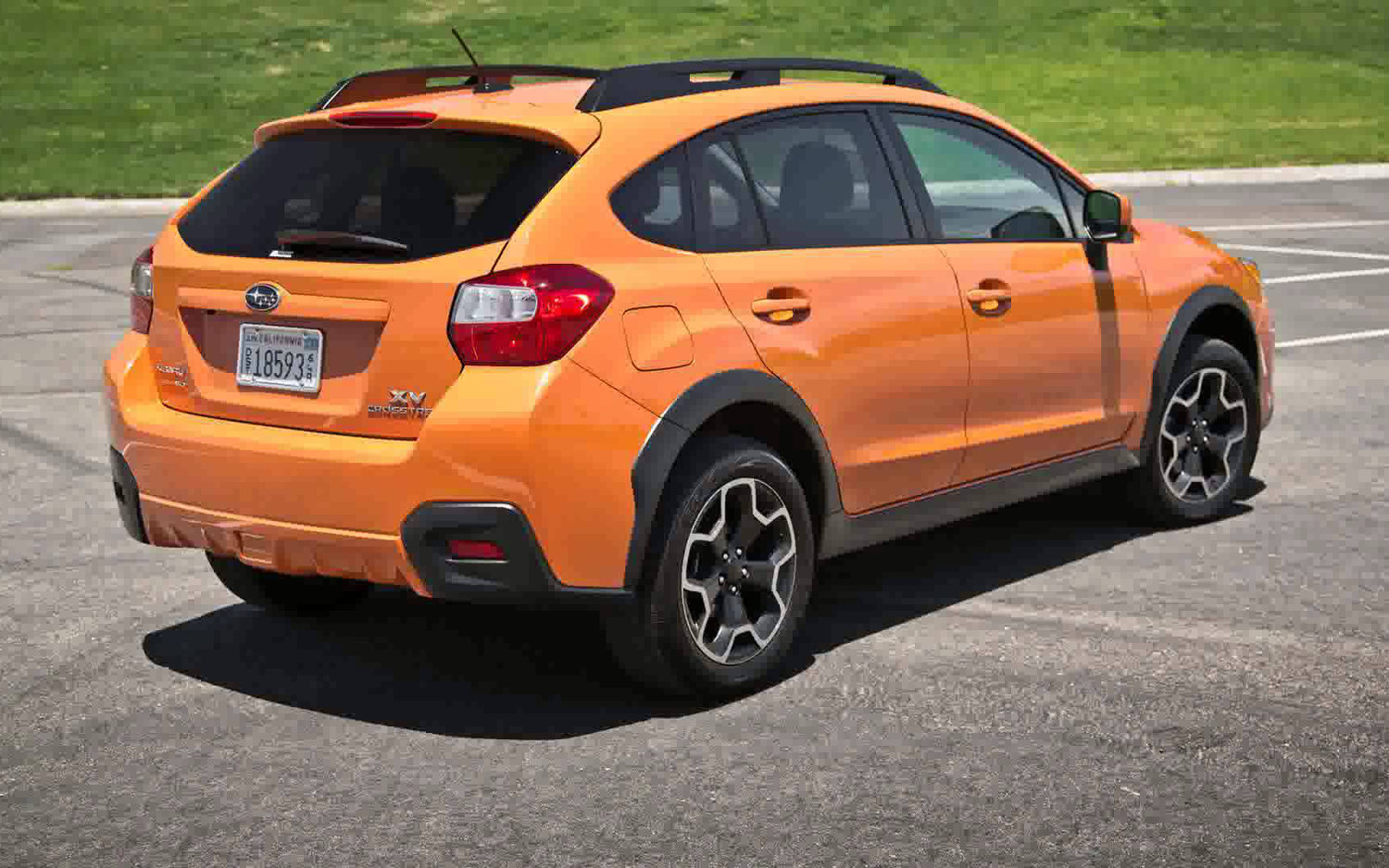 Comparison - Subaru XV Crosstrek Hybrid 2015 - vs - Volkswagen Tiguan SEL  2017 | SUV Drive