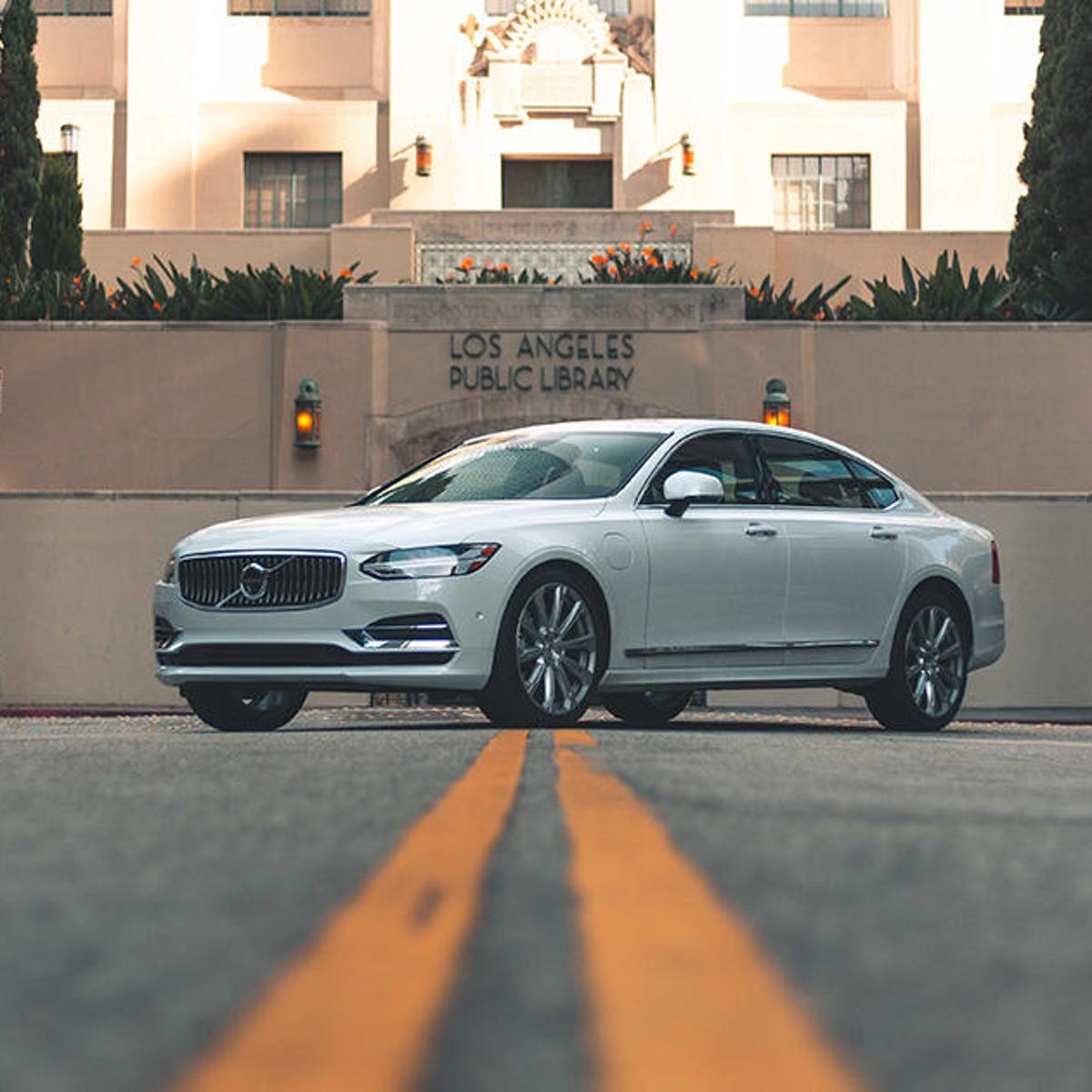 2019 Volvo S90 T8 review: Hold the charge - CNET