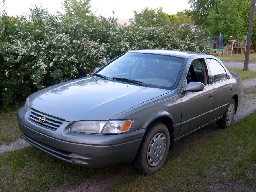 1997 Toyota Camry. The official car of doing 180 on the Don Valley Parkway.  : r/regularcarreviews