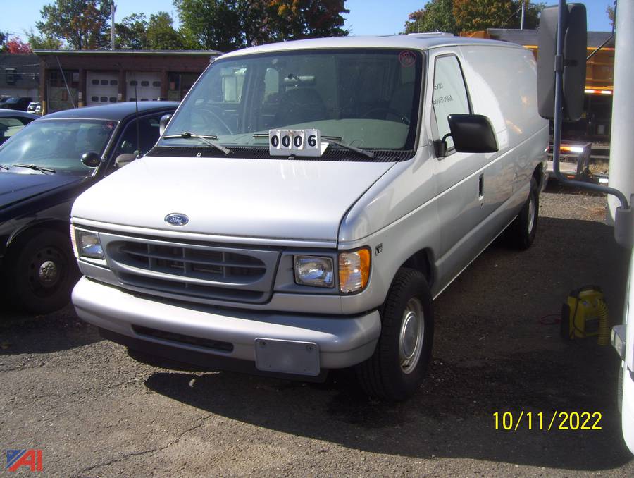 Auctions International - Auction: Town of West Springfield DPW-MA #30474  ITEM: 2001 Ford E150 Van
