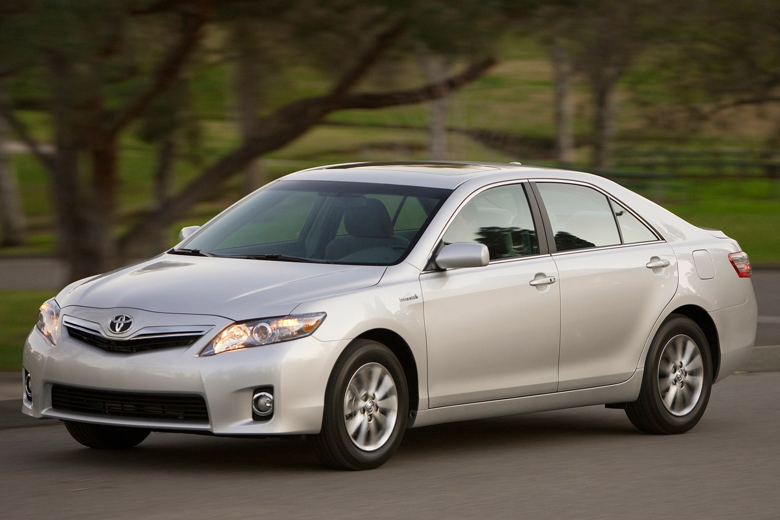 2010 Toyota Camry Hybrid Review & Ratings | Edmunds