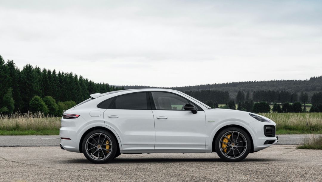 A greater electric range for the Cayenne E-Hybrid models - Porsche Newsroom