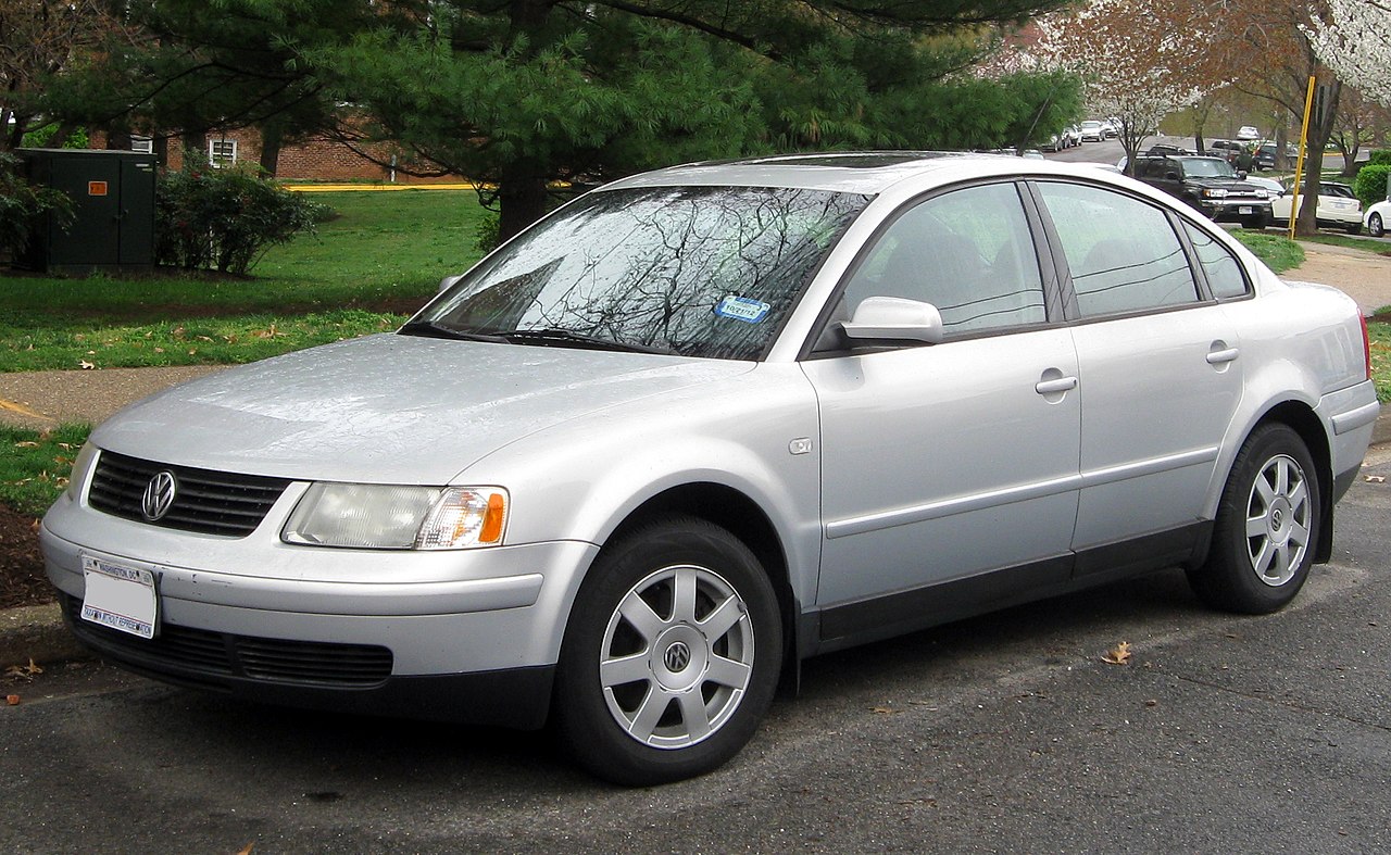 File:1998-2001 Volkswagen Passat sedan -- 03-21-2012.JPG - Wikimedia Commons