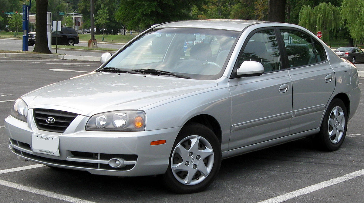 File:2004-2006 Hyundai Elantra GLS sedan -- 09-22-2010.jpg - Wikimedia  Commons