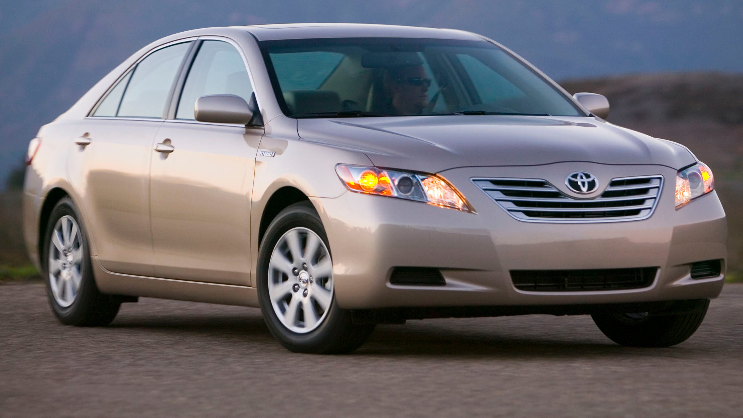 Consumer Reports urges recall of Toyota Camry Hybrid