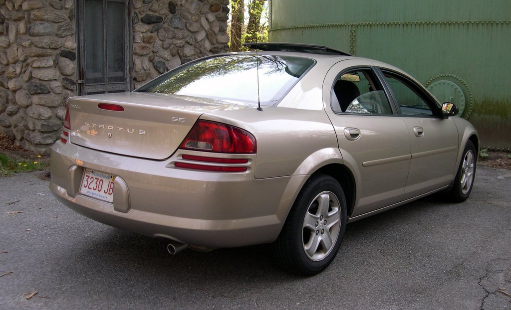 File:2002 Dodge Stratus rear.jpg - Wikimedia Commons