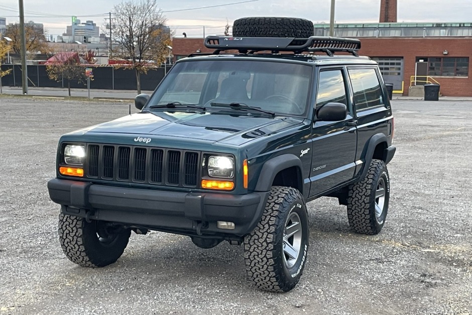 No Reserve: 1998 Jeep Cherokee Sport 2-Door 5-Speed for sale on BaT  Auctions - sold for $11,500 on November 25, 2022 (Lot #91,711) | Bring a  Trailer