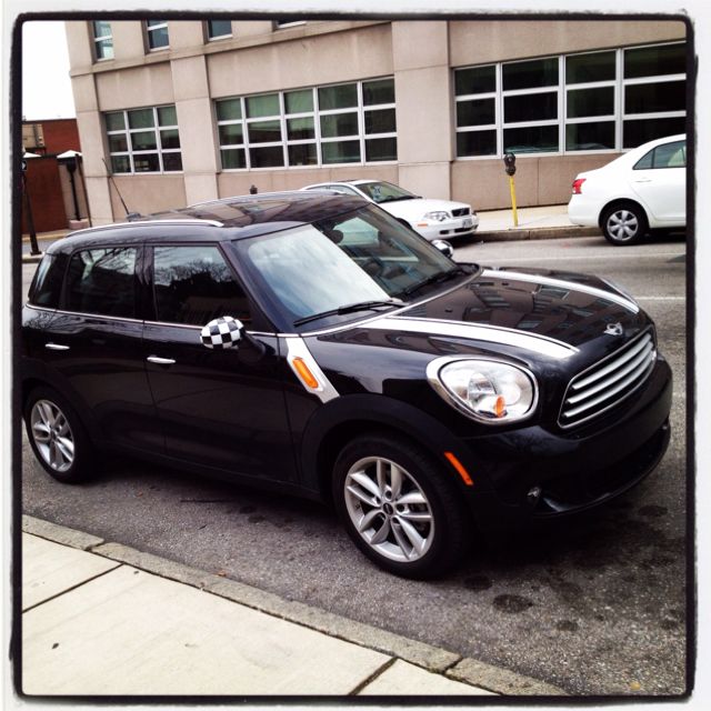 2012 Mini Cooper Countryman in black with white and checkers. Yessss |  Bianca
