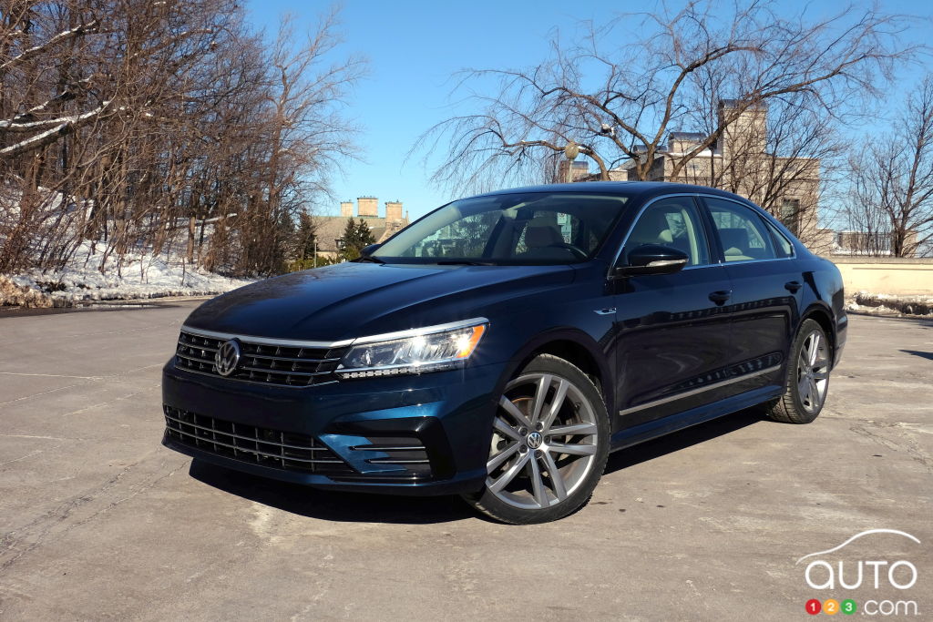 Review of the 2018 Volkswagen Passat TSI R-Line | Car Reviews | Auto123