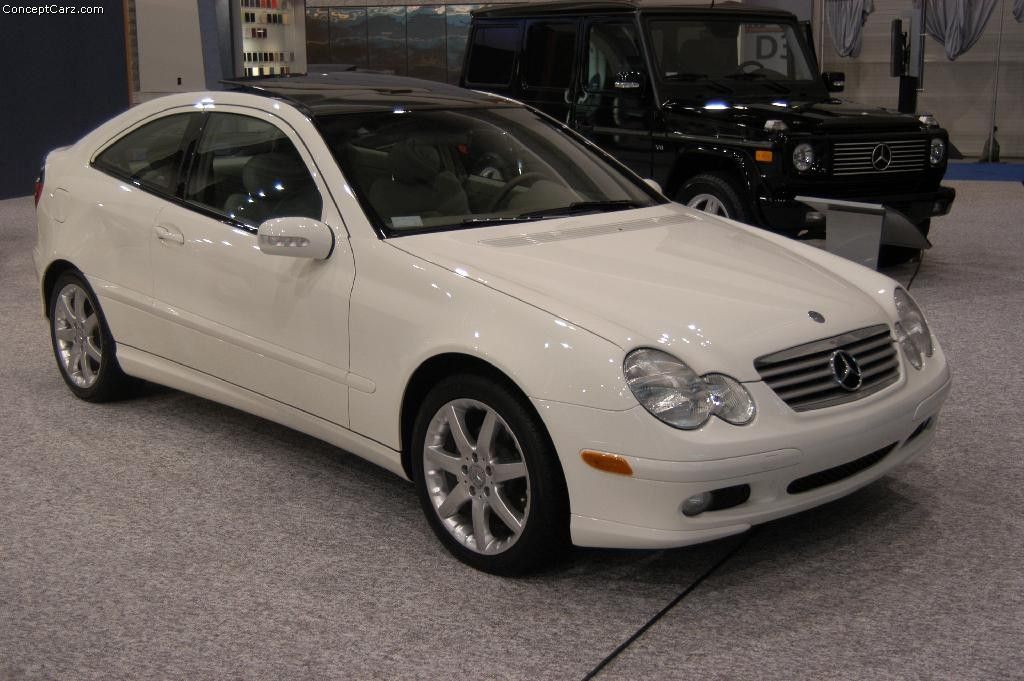 Photographs of the 2004 Mercedes-Benz C-Class. An image gallery of the 2004  Mercedes-Benz C-Class. | Benz c, Mercedes benz, Benz