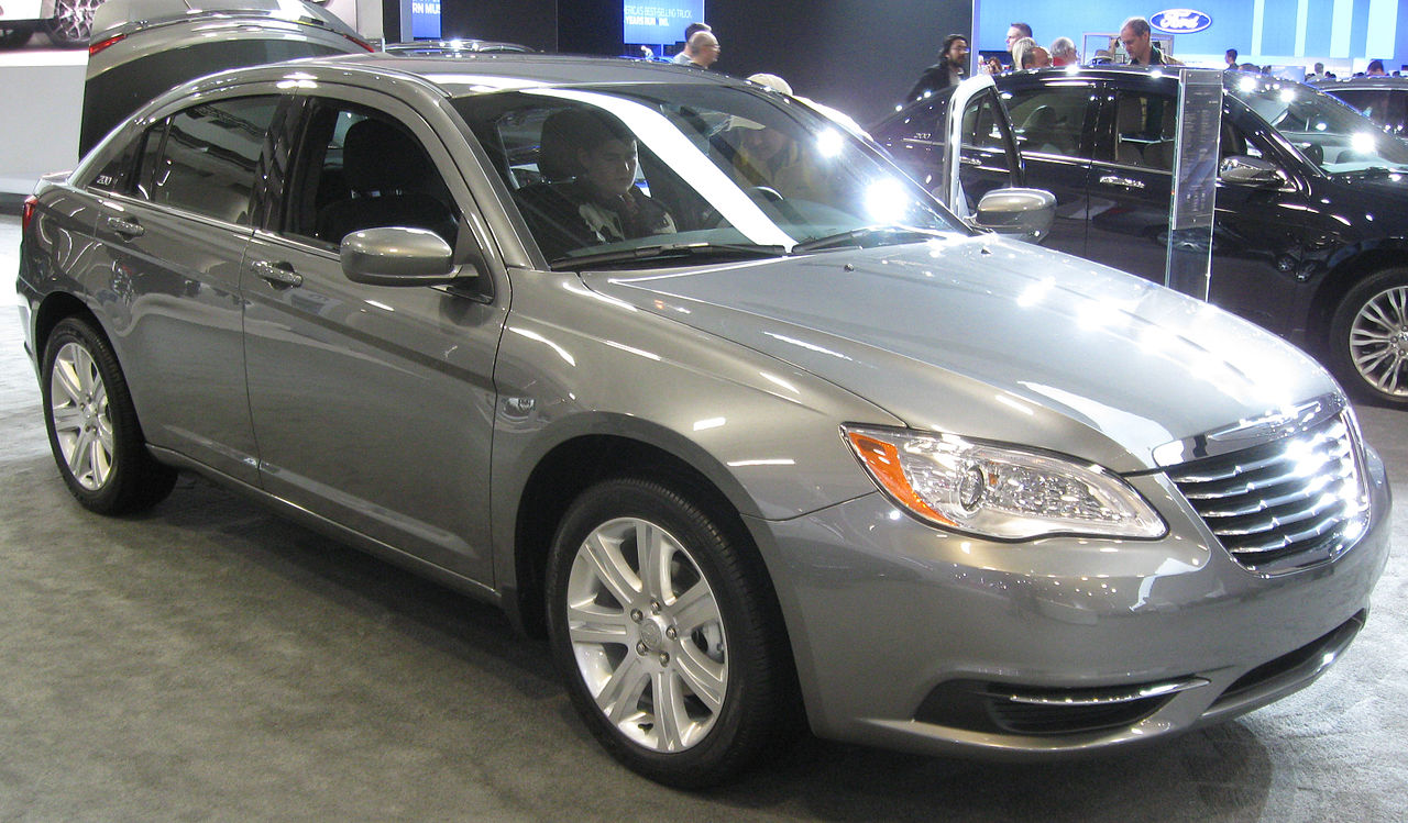 File:2011 Chrysler 200 -- 2011 DC.jpg - Wikipedia