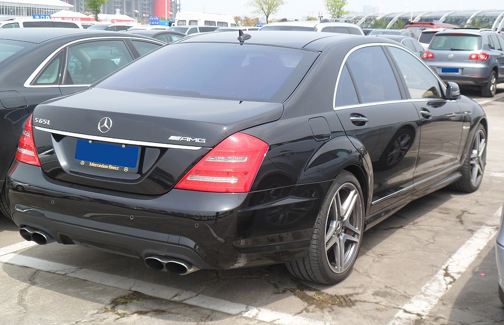 File:Mercedes-Benz S-Class V221 65 AMG facelift 02 China 2012-04-15.jpg -  Wikimedia Commons