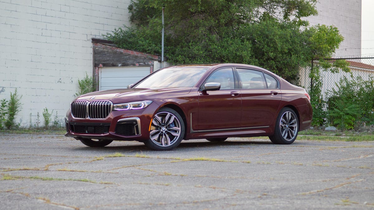 2020 BMW M760i review: For both the driver and the driven - CNET