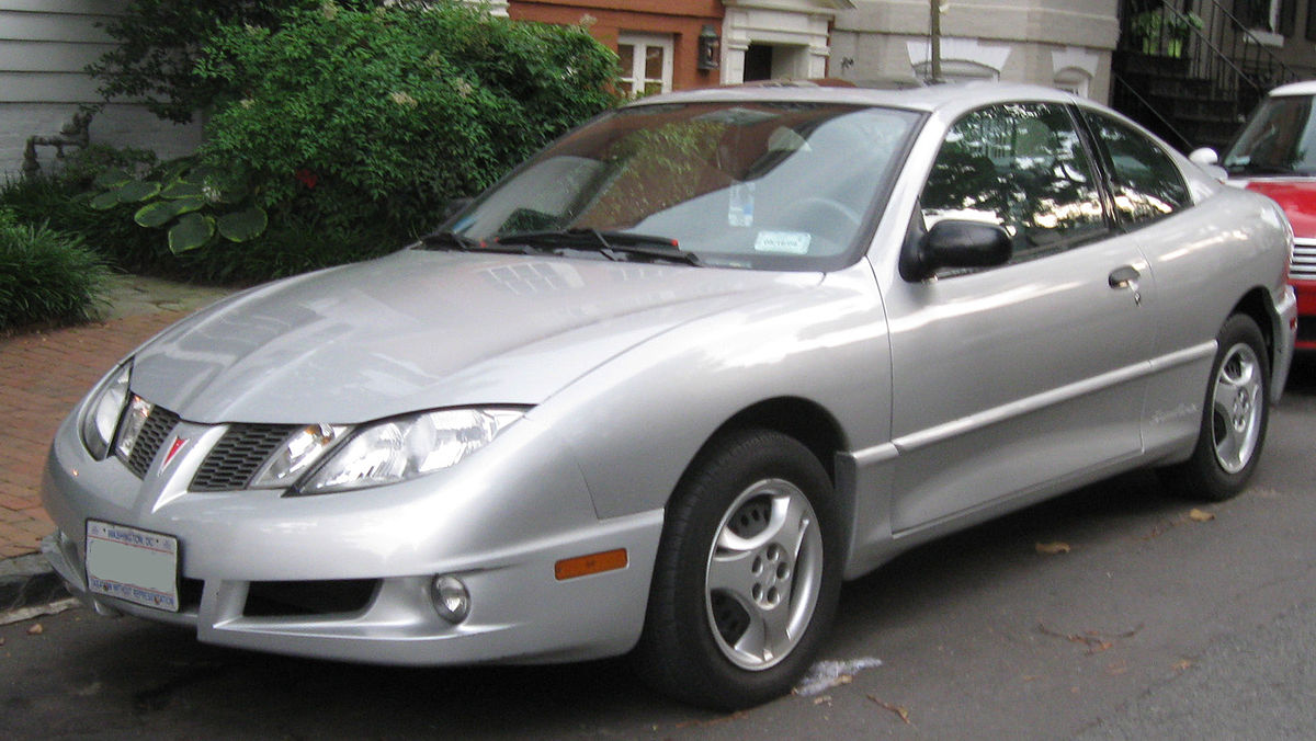 File:2003-2005 Pontiac Sunfire.jpg - Wikimedia Commons