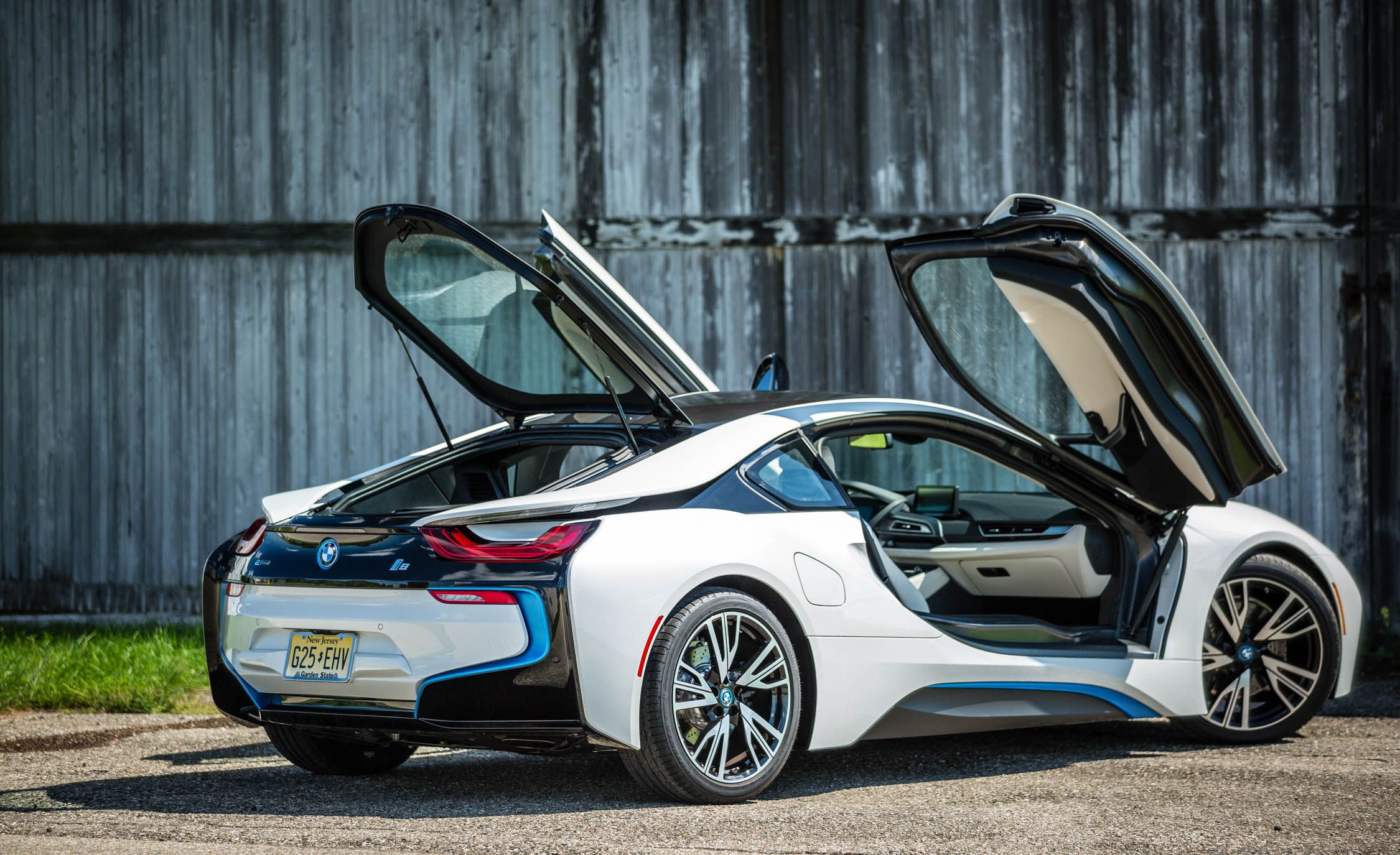 2017 BMW i8 Review, Pricing, and Specs
