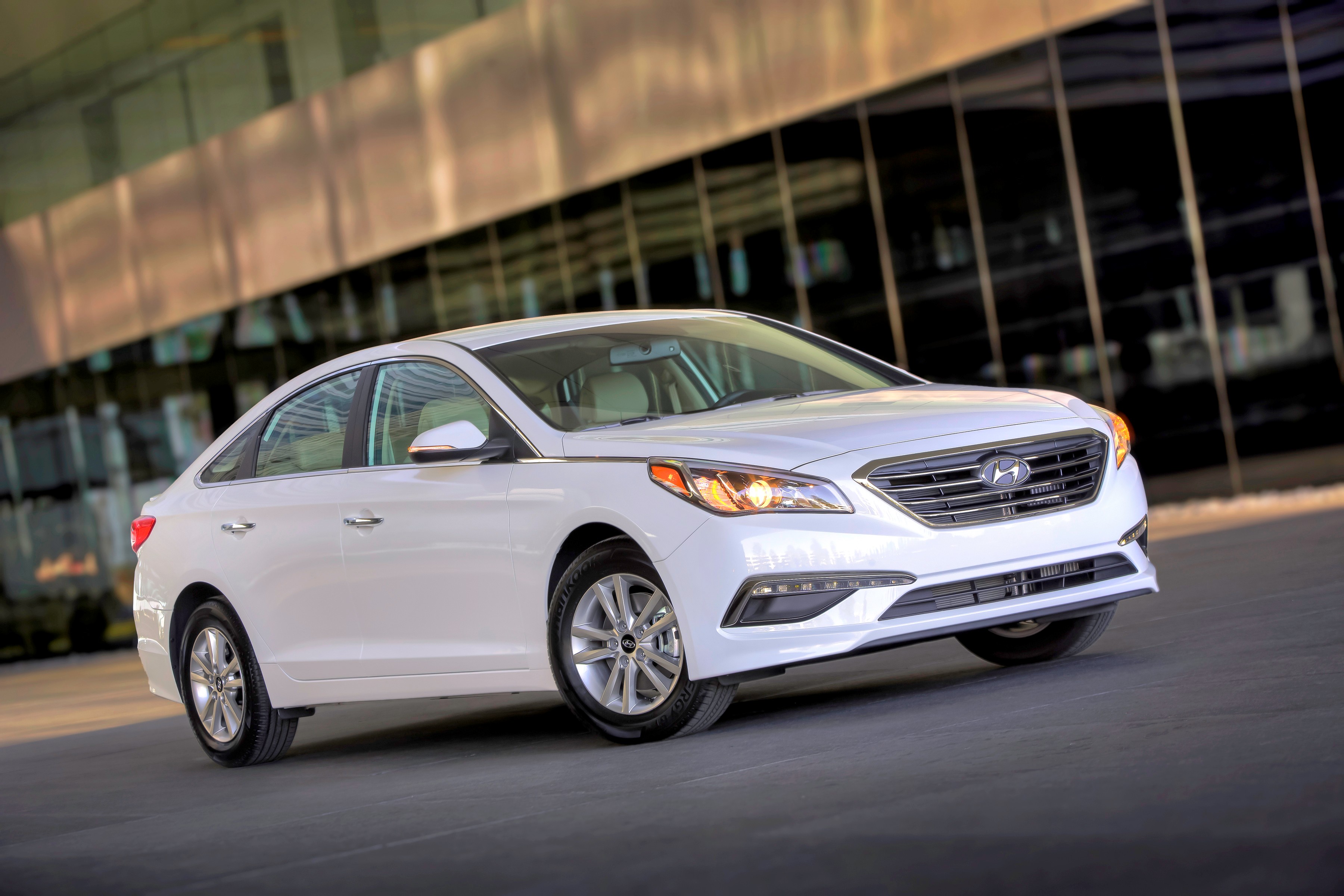 Hyundai Sonata Hybrid Carries Over, Eco Gets 32 MPG--But Where's That  Plug-In?
