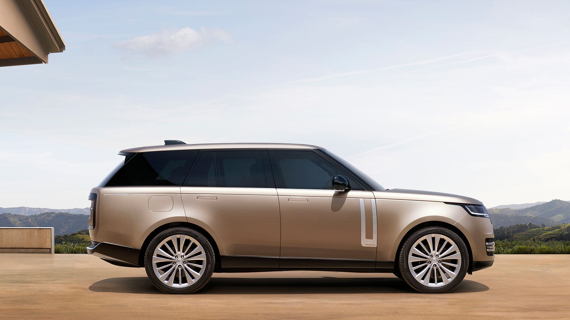 The first new Range Rover in a decade faces tougher competition | CNN  Business