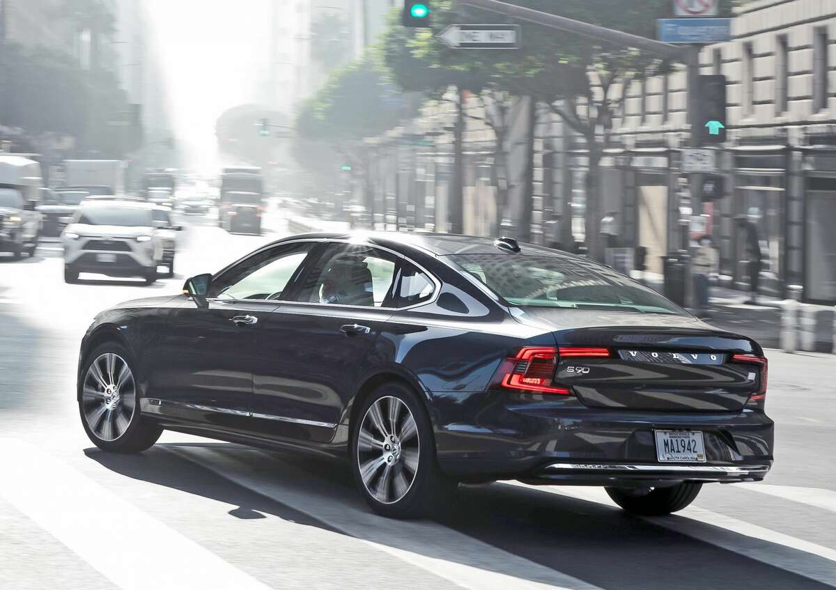 Volvo S90 Recharge luxury sedan comes with plug-in hybrid system
