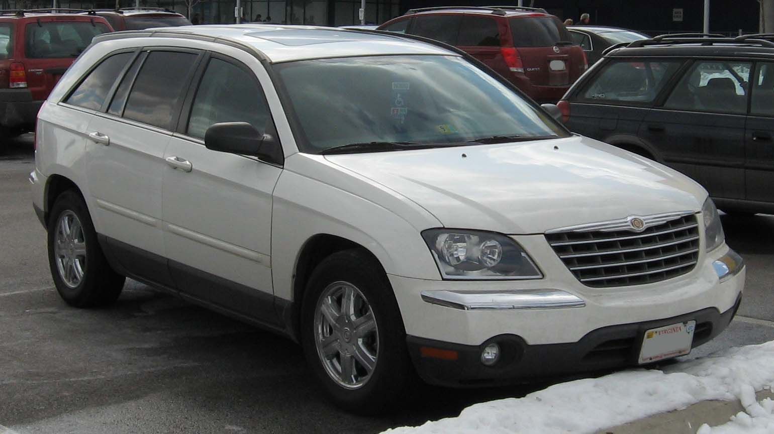 File:2004-2006 Chrysler Pacifica.jpg - Wikimedia Commons