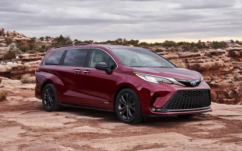 The 2022 Toyota Sienna XSE Hybrid Minivan – Silicon Valley