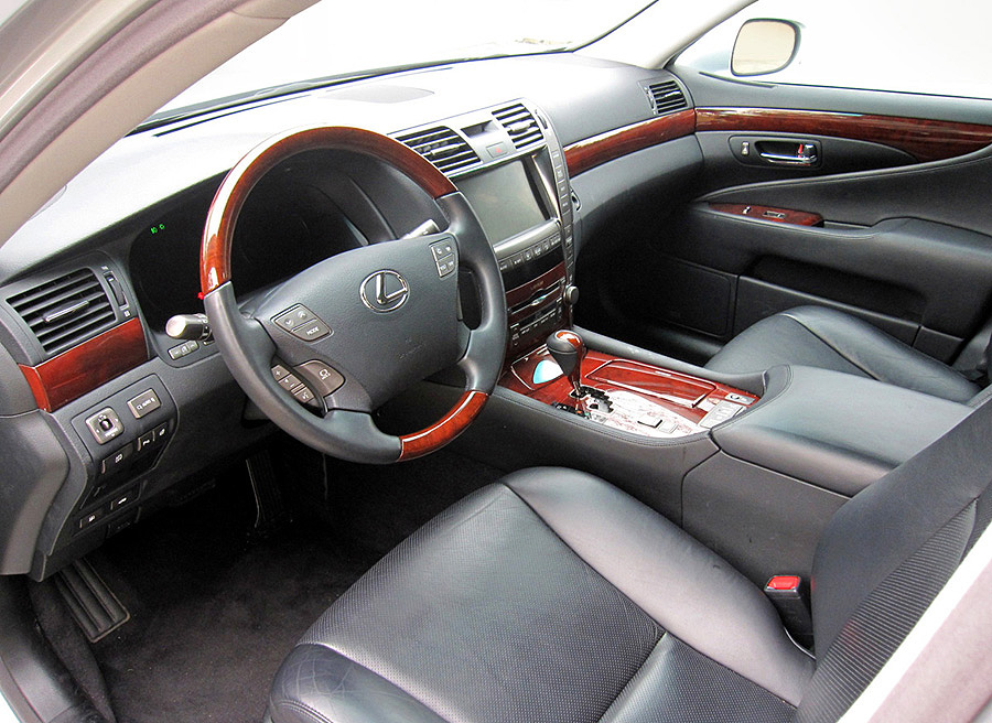 File:2007 Lexus LS 460 front cabin.jpg - Wikimedia Commons