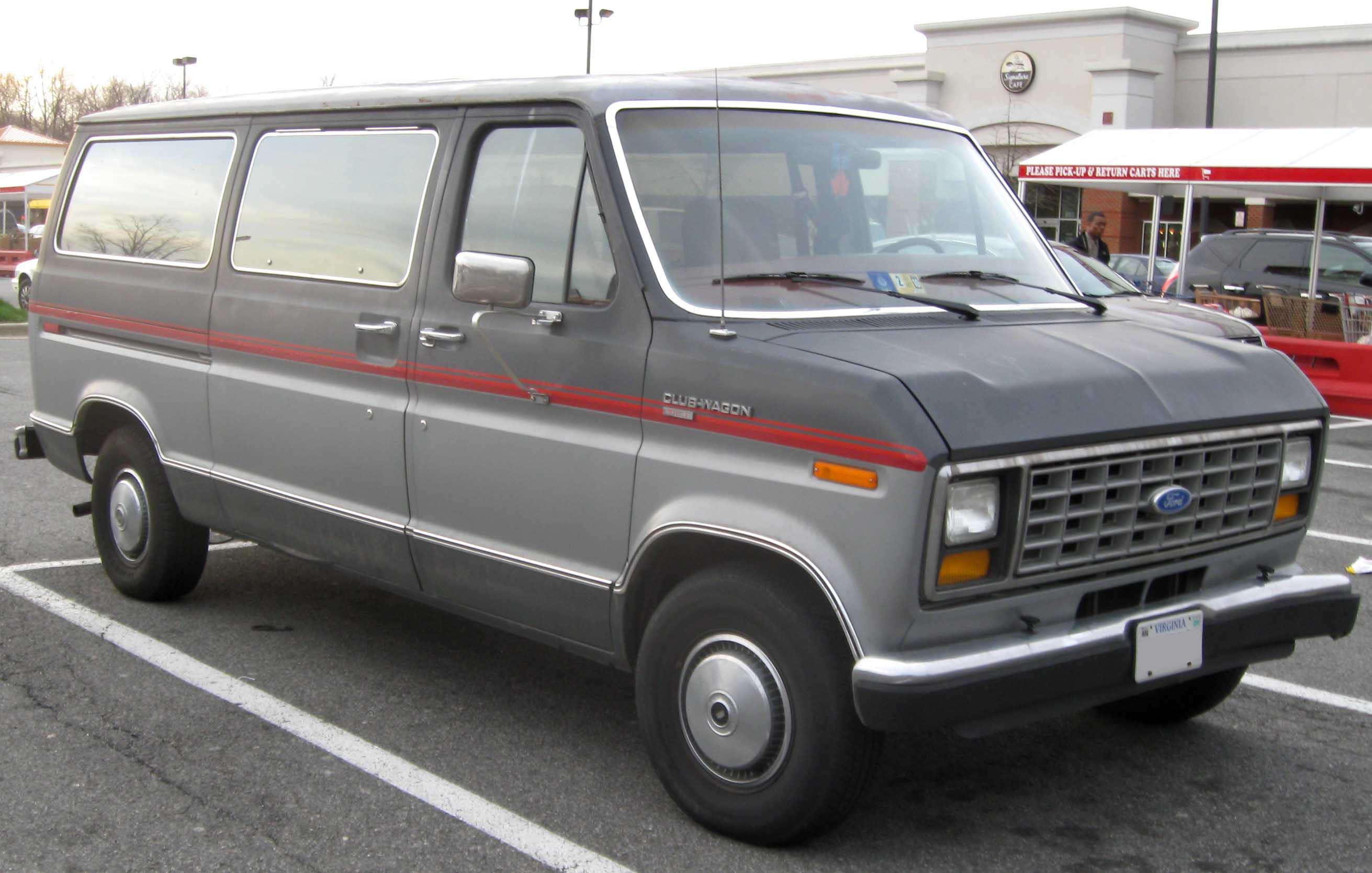 File:83-91 Ford Club Wagon XLT.jpg - Wikipedia