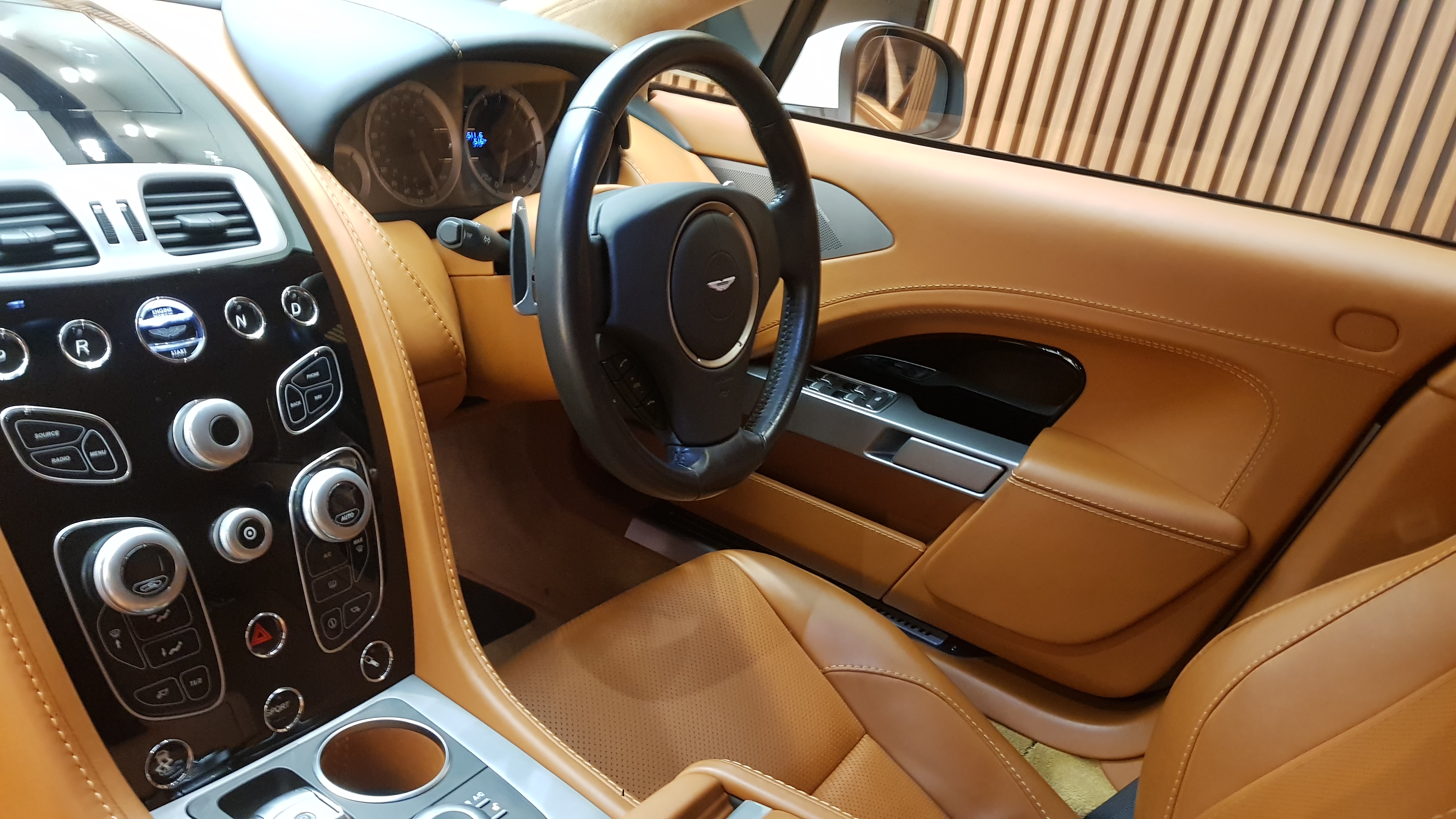 File:Aston Martin Rapide S Interior (Front).jpg - Wikimedia Commons