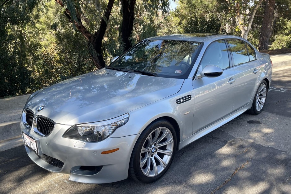 2009 BMW M5 6-Speed for sale on BaT Auctions - sold for $27,500 on January  11, 2021 (Lot #41,625) | Bring a Trailer