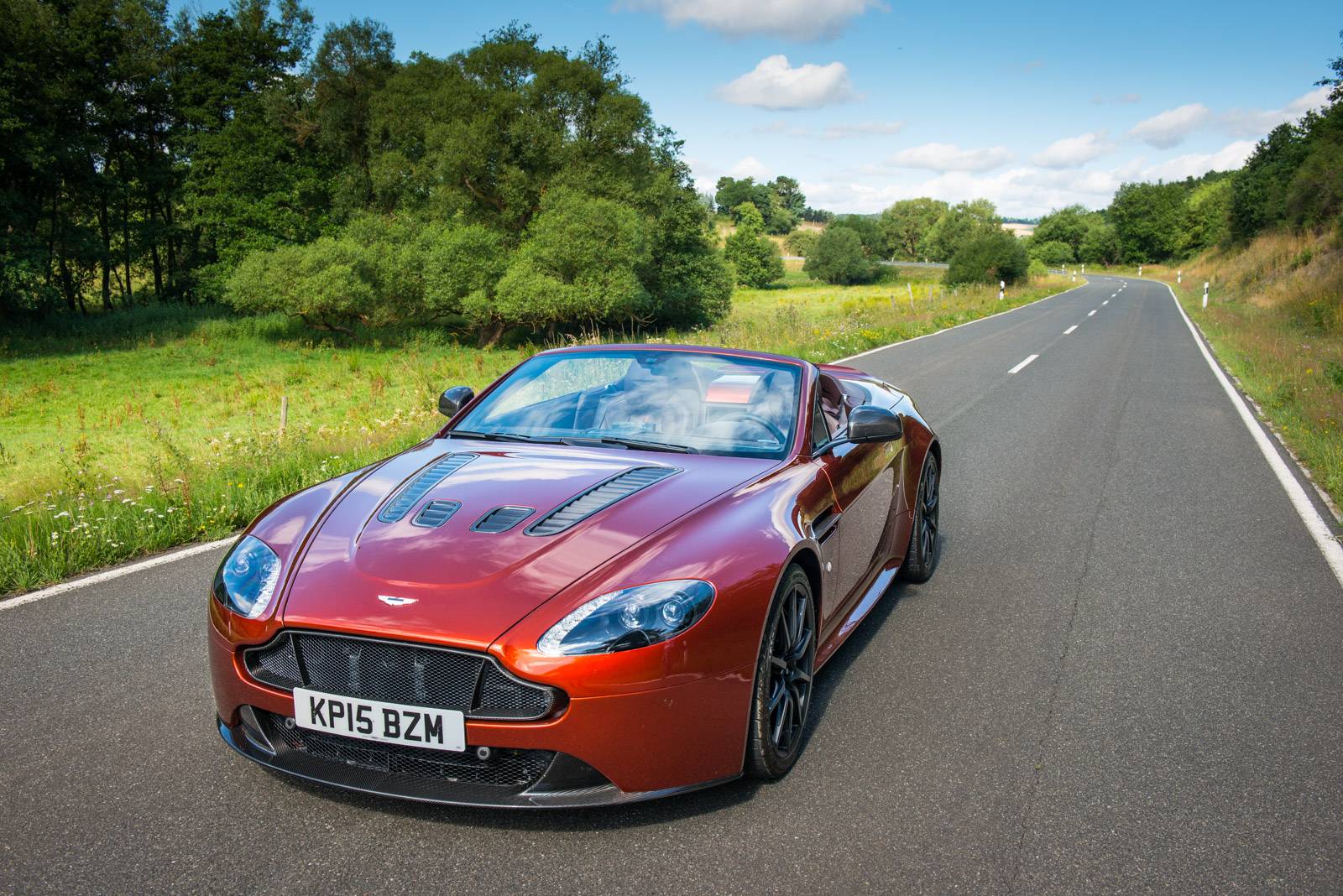 2016 Aston Martin V12 Vantage S Roadster Review - GTspirit